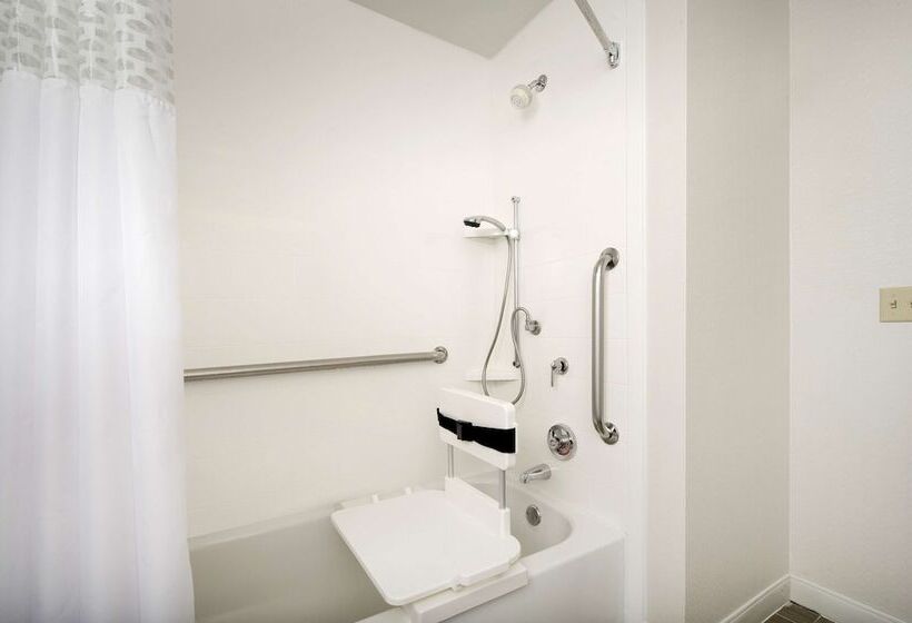 בית מלון כפרי Hampton Inn Kansas City The Legends