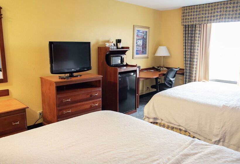 호텔 Hampton Inn Lebanon