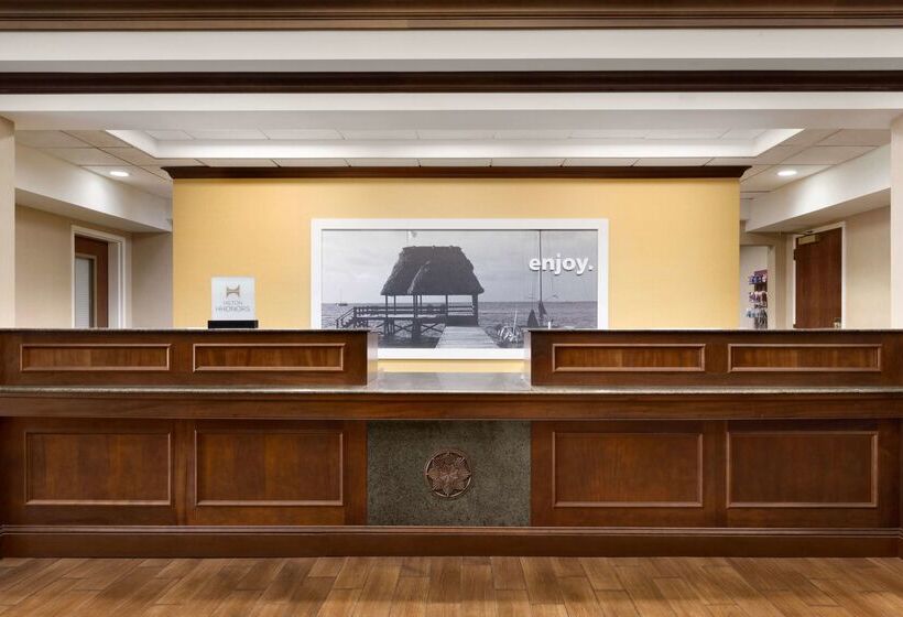 هتل Hampton Inn Long Island  Brookhaven