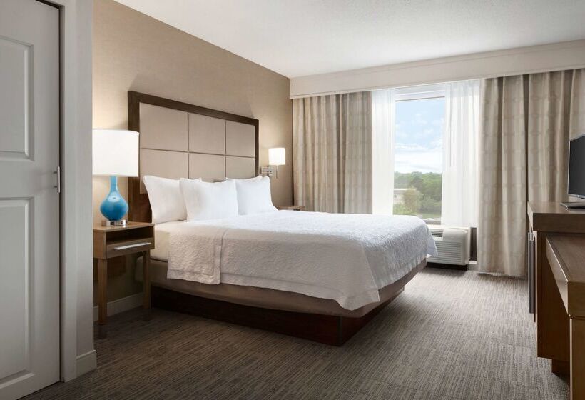 هتل Hampton Inn Long Island  Brookhaven