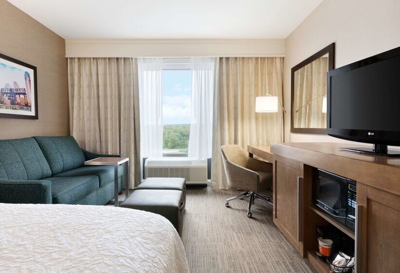 هتل Hampton Inn Long Island  Brookhaven