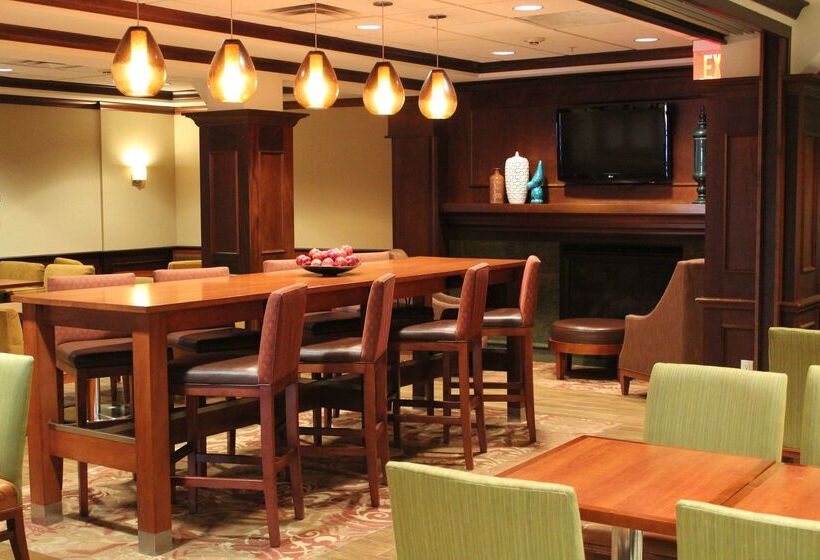 هتل Hampton Inn Long Island  Brookhaven