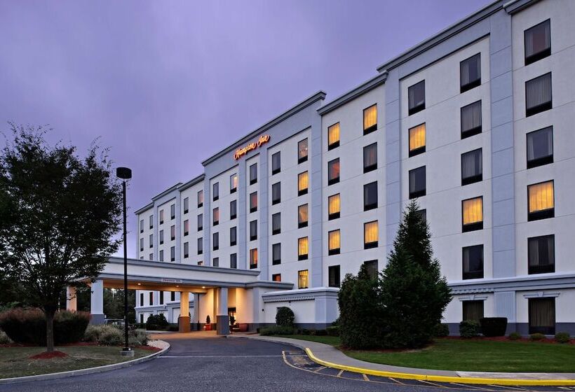 هتل Hampton Inn Long Island  Brookhaven