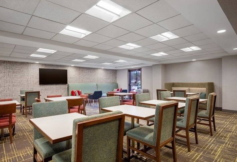 هتل Hampton Inn Long Island  Brookhaven