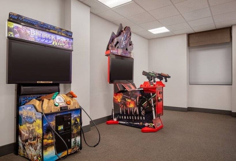 هتل Hampton Inn Long Island  Brookhaven