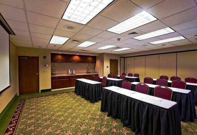 هتل Hampton Inn Manheim