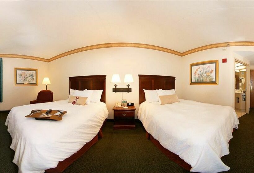 هتل Hampton Inn Manheim