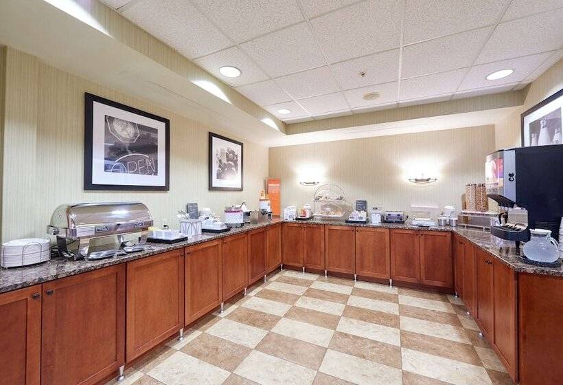 Отель Hampton Inn Massillon