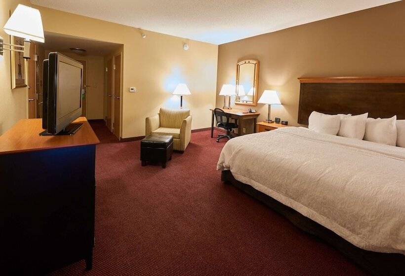 Отель Hampton Inn Massillon