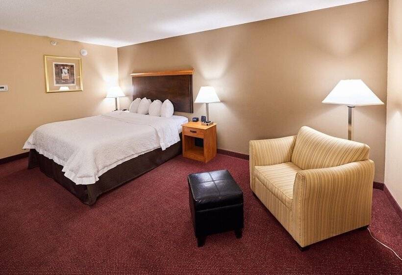 Отель Hampton Inn Massillon