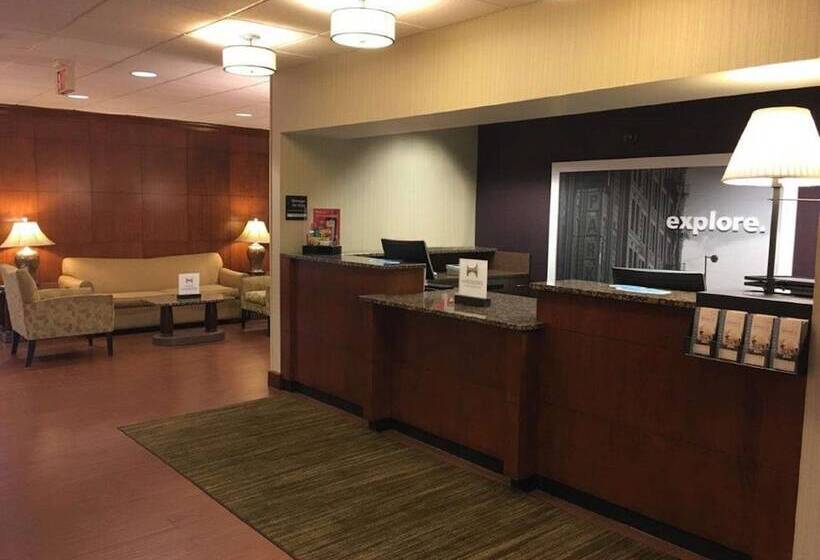 Отель Hampton Inn Massillon
