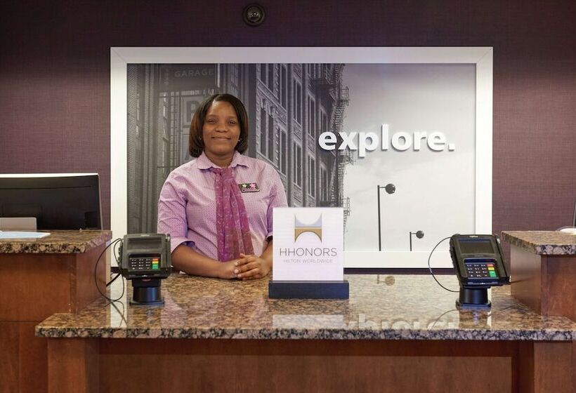 Отель Hampton Inn Massillon