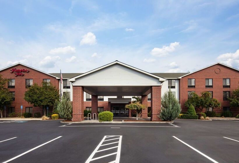 בית מלון כפרי Hampton Inn Medford