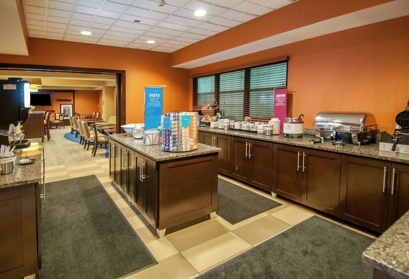 هتل Hampton Inn Metairie