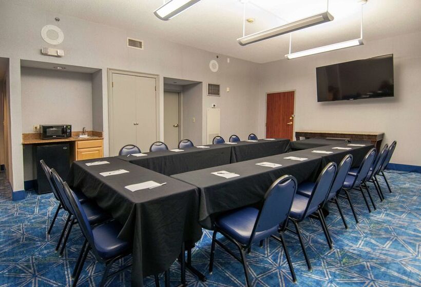 هتل Hampton Inn Metairie