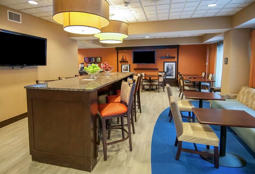 هتل Hampton Inn Metairie