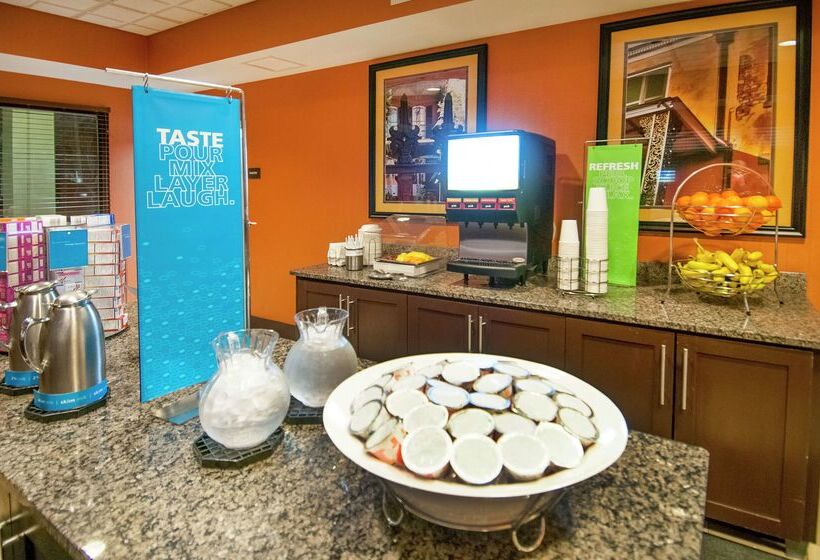 هتل Hampton Inn Metairie