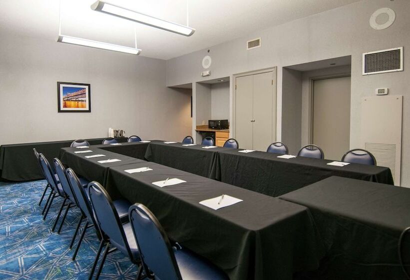 هتل Hampton Inn Metairie