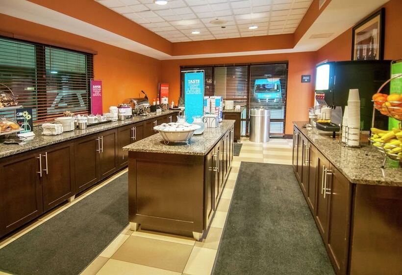 هتل Hampton Inn Metairie