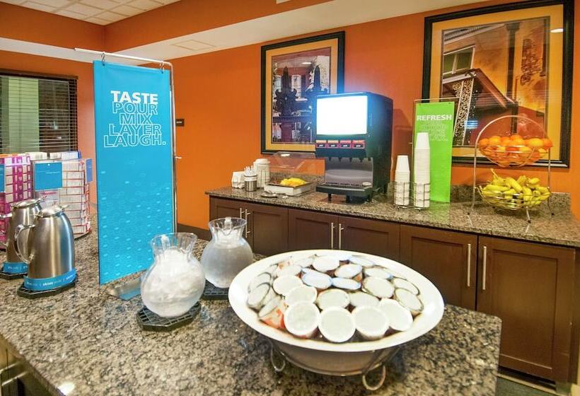 هتل Hampton Inn Metairie