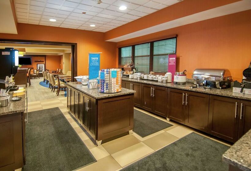 هتل Hampton Inn Metairie