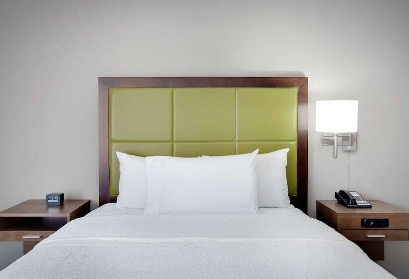 בית מלון כפרי Hampton Inn By Hilton Middletown