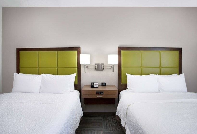 בית מלון כפרי Hampton Inn By Hilton Middletown