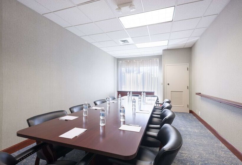 Отель Hampton Inn Mount Airy