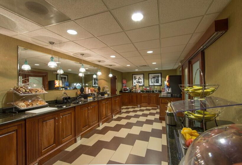 Отель Hampton Inn Mount Airy