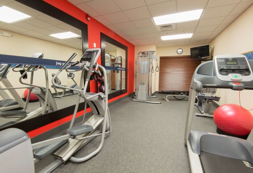 Отель Hampton Inn Mount Airy