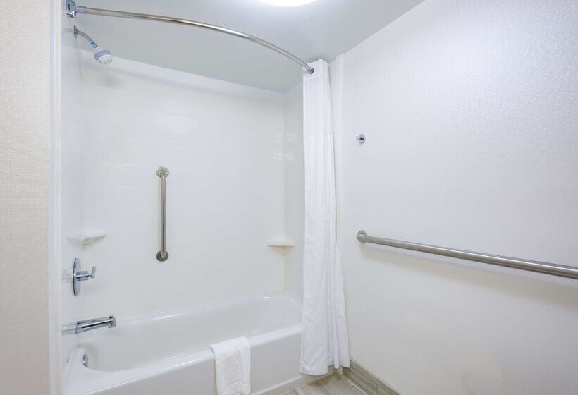 Отель Hampton Inn Mount Airy