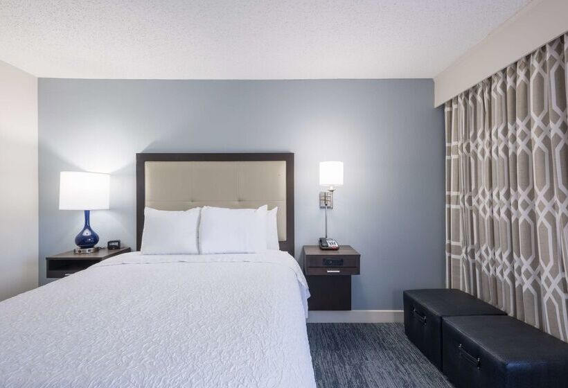 Отель Hampton Inn Mount Airy