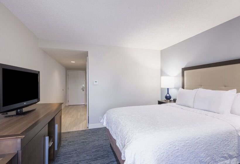 Отель Hampton Inn Mount Airy