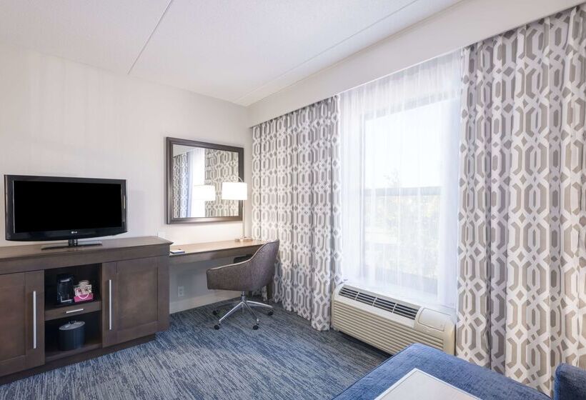 Отель Hampton Inn Mount Airy