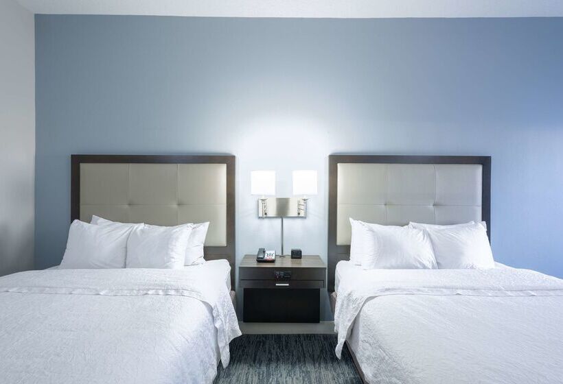 Отель Hampton Inn Mount Airy