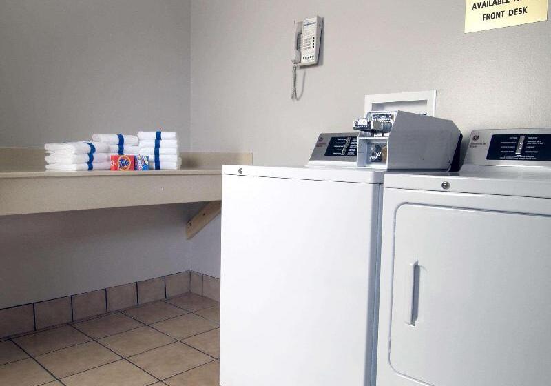 Отель Hampton Inn Mount Airy