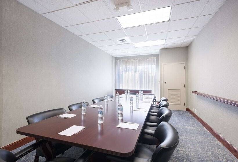 Отель Hampton Inn Mount Airy