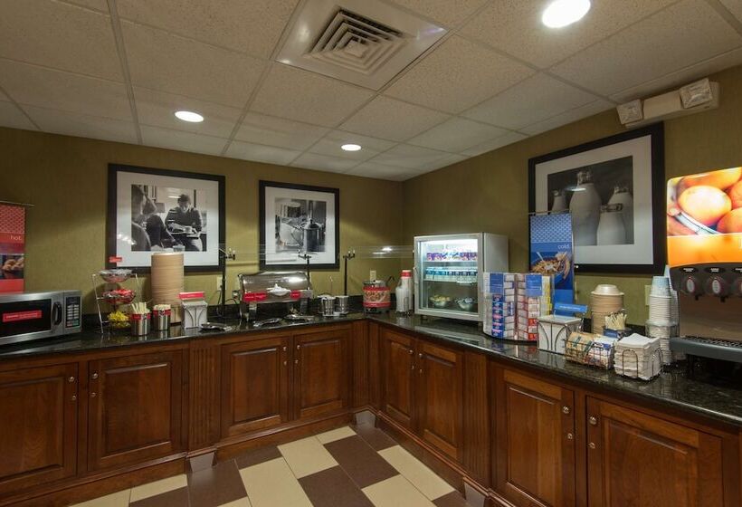 Отель Hampton Inn Mount Airy