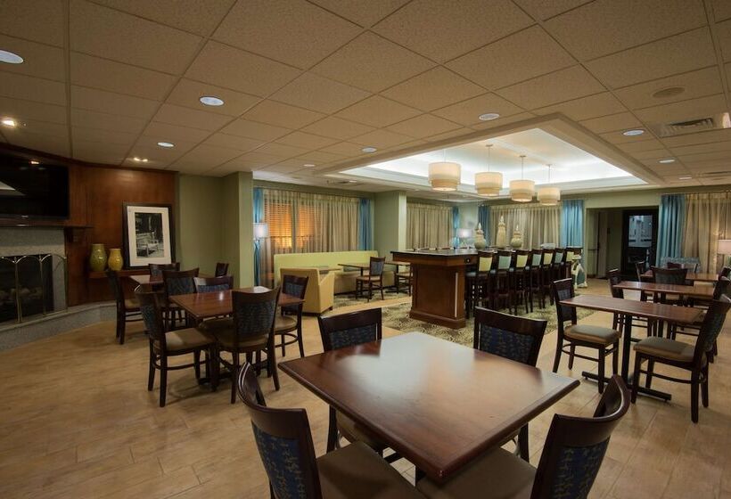 Отель Hampton Inn Mount Airy