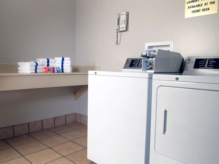 Отель Hampton Inn Mount Airy