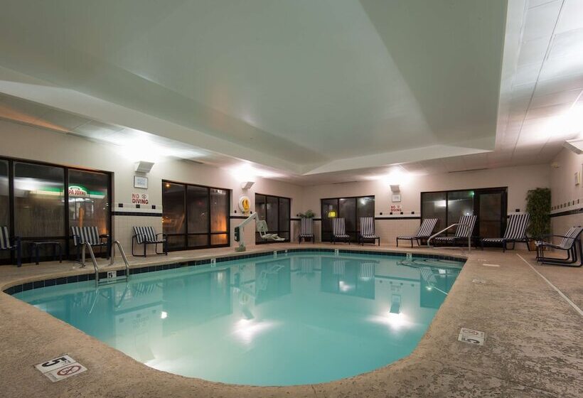 Отель Hampton Inn Mount Airy