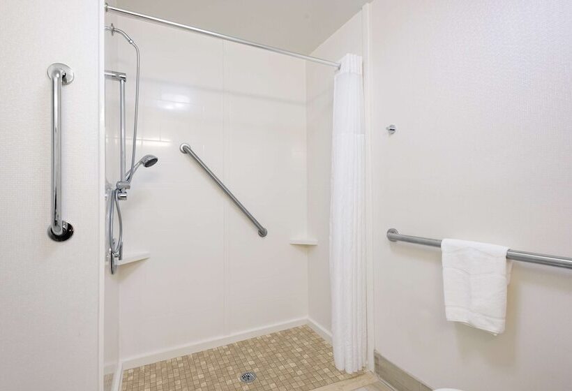 Отель Hampton Inn Mount Airy