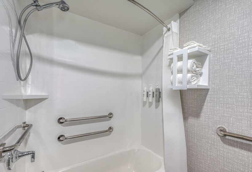 فندق Hampton Inn New Philadelphia