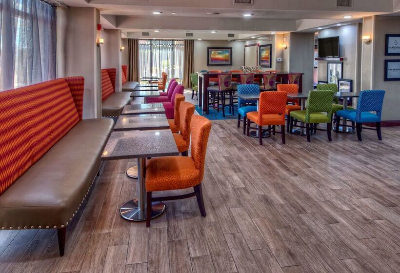 فندق Hampton Inn Orlandomaingate South