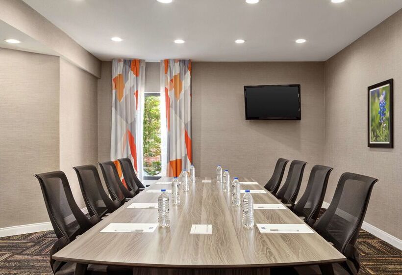 Отель Hampton Inn Paris