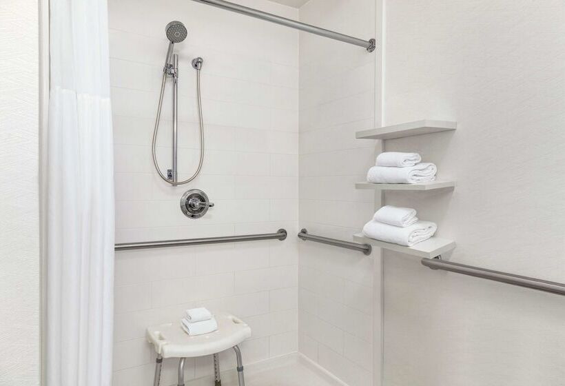 Отель Hampton Inn Paris