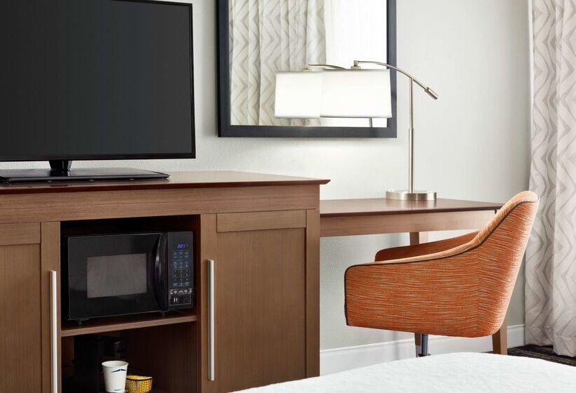 Отель Hampton Inn Paris