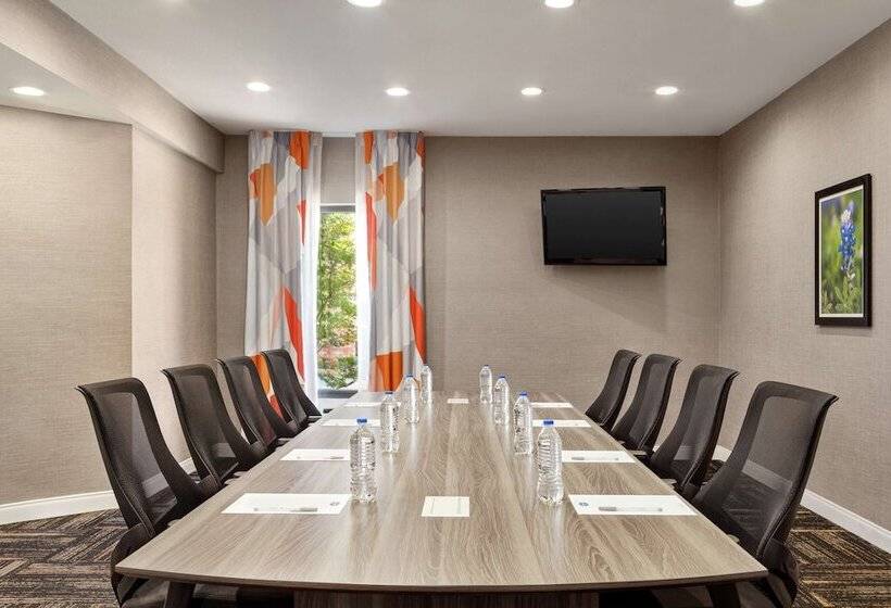 Отель Hampton Inn Paris