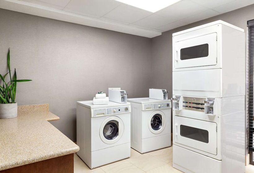 Отель Hampton Inn Paris