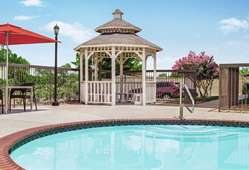 Отель Hampton Inn Paris